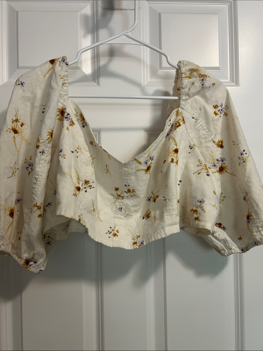 H&M Cream Cropped Puff-Sleeve Top with Yellow and Lavender Floral Print